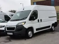 Gebraucht Peugeot Boxer Premium 140 PS (102 kW) 2023 Weiß Van