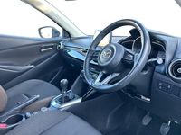 Usado Mazda 2 75 HP (55 kW) 2022 Branco Citadino