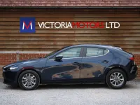 Usado Mazda 3 Luxury 2022 Azul Utilitario