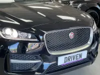 Usado Jaguar F-Pace R-Sport 180 HP (132 kW) 2018 Preto SUV