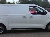 Used Peugeot e-Expert 100 kW (136 HP) 2022 White Van