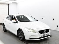 Used Volvo V40 Momentum 120 HP (88 kW) 2016 White Hatchback