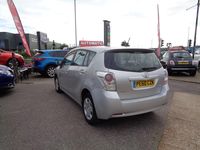 Used Toyota Verso T2 132 HP (97 kW) 2010 Silver MPV