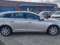Usado Volvo V60 SE Lux 115 CV (84 kW) 2015 Plateado Familiar