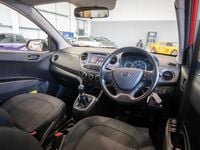 Used Hyundai i10 67 HP (49 kW) 2019 Red Hatchback