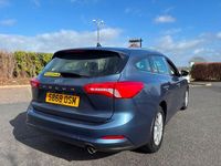 Usado Ford Focus Zetec 120 CV (88 kW) 2019 Azul Familiar