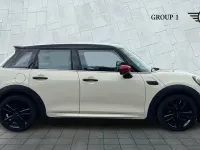 Used Mini Cooper Hatch 134 HP (98 kW) 2022 White Hatchback