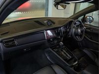 Used Porsche Macan 261 HP (191 kW) 2025 White SUV