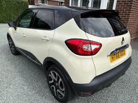 Used Renault Captur Dynamique 90 HP (66 kW) 2017 Cream/black SUV