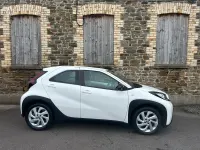 Used Toyota Aygo X PURE 72 HP (52 kW) 2022 White SUV