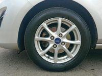 Usado Ford Fiesta Zetec 100 HP (73 kW) 2018 Prateado Citadino