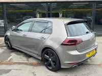 Begagnad VW Golf VII R 310 HK (228 kW) 2017 Grå Halvkombi