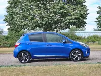 Used Toyota Yaris Hybrid 100 HP (73 kW) 2019 Blue Hatchback