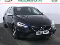 Usado Volvo V40 R-Design 120 CV (88 kW) 2018 Negro Utilitario