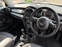 Usado Mini Cooper Classic 136 HP (100 kW) 2019 Branco Citadino