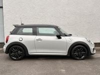 Usado Mini Cooper S Hatch 190 CV (139 kW) 2019 Plateado Utilitario