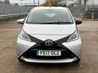 Begagnad Toyota Aygo X-play 68 HK (50 kW) 2017 Silver Halvkombi