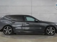 Usado BMW 530e M Sport 295 HP (216 kW) 2025 Cinzento Carrinha