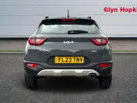 Usado Kia Stonic 99 HP (72 kW) 2023 Cinzento SUV