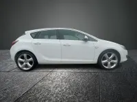 Used Vauxhall Astra SRi 115 HP (84 kW) 2012 White Hatchback