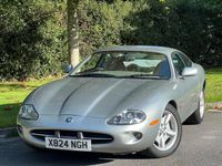 Usado Jaguar XK8 290 HP (213 kW) 2001 Prateado Coupé