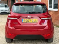 Usado Hyundai ix20 SE 125 CV (91 kW) 2017 Rojo Utilitario