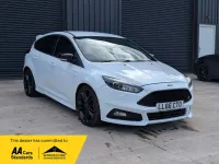 Gebraucht Ford Focus ST 250 PS (183 kW) 2016 Weiß Kleinwagen