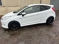 Used Ford Fiesta Metall 134 HP (98 kW) 2012 White Hatchback