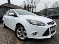 Used Ford Focus Zetec 125 HP (91 kW) 2014 White Hatchback