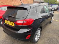 Używany Ford Fiesta Titanium 100 KM (73 kW) 2019 Czarny Hatchback