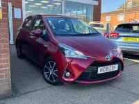 Used Toyota Yaris Hybrid 100 HP (73 kW) 2019 Red Hatchback