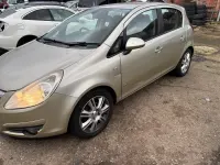 Used Vauxhall Corsa Design Edition 89 HP (65 kW) 2009 Gold Hatchback