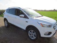 Usado Ford Kuga Zetec 150 HP (110 kW) 2017 Branco SUV