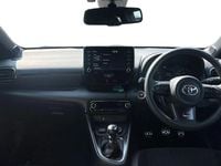 Begagnad Toyota Yaris 272 HK (200 kW) 2021 Vit Halvkombi