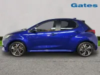 Begagnad Toyota Yaris Hybrid Design 2024 Blå Halvkombi
