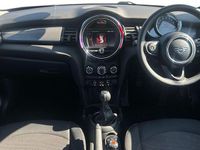 Usado Mini Cooper Classic 136 HP (100 kW) 2019 Cinzento Citadino