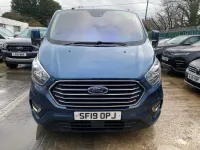 Usado Ford Tourneo Custom Titanium 130 HP (95 kW) 2019 Azul Van