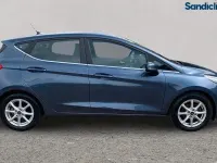 Used Ford Fiesta Zetec 101 HP (74 kW) 2018 Chrome blue (premium paint) Hatchback