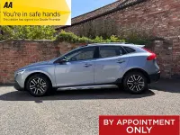 Used Volvo V40 CC 152 HP (111 kW) 2017 Blue Estate