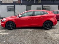 Begagnad Volvo V40 R-Design 190 HK (139 kW) 2015 Röd Halvkombi