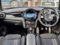 Usado Mini Cooper Hatch 134 CV (98 kW) 2022 Negro Utilitario