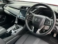 Begagnad Honda Civic SR 126 HK (92 kW) 2018 Röd Halvkombi