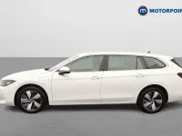 Begagnad VW Passat Life 204 HK (150 kW) 2025 Vit Kombi