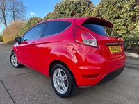 Used Ford Fiesta Zetec 82 HP (60 kW) 2014 Red Hatchback