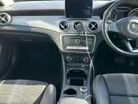 Usado Mercedes GLA180 Urban 122 HP (89 kW) 2019 Cinzento SUV
