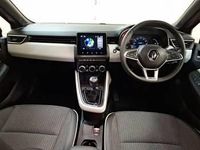 Używany Renault Clio V Techno 90 KM (66 kW) 2022 Czerwony Hatchback