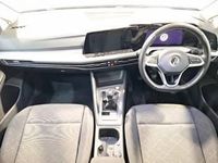 Second-hand VW Golf VIII Life 115 CP (84 kW) 2021 Negru Hatchback