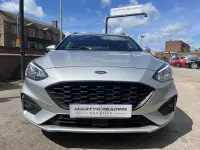 Usado Ford Focus ST-Line 120 CV (88 kW) 2021 Plateado Familiar