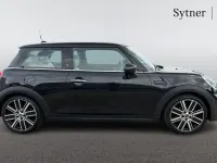 Begagnad Mini Cooper Exclusive 134 HK (98 kW) 2023 Svart Halvkombi