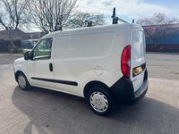 Second-hand Vauxhall Combo 105 CP (77 kW) 2014 Alb Monovolum